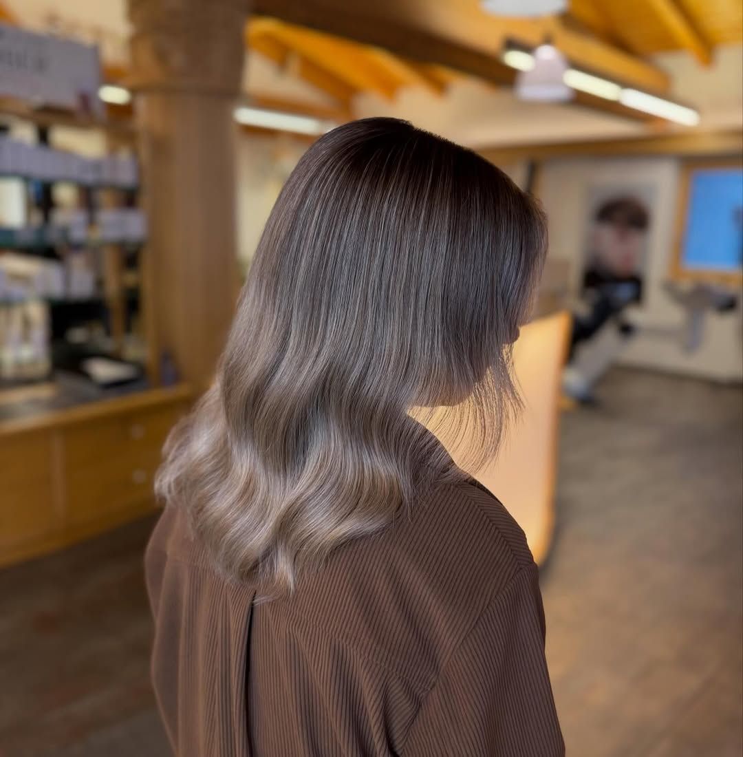 Soft waves, soft glow ✨Ein Look, der Natürlichkeit und Eleganz verbindet 🤎 Sanfte Übergänge, glänzende Längen und ein F...