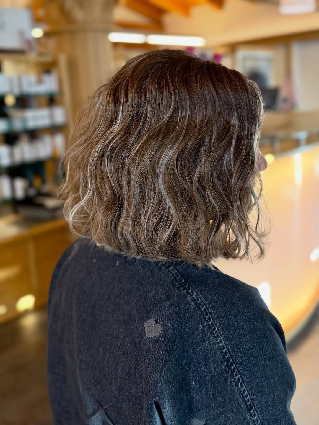 ✨ Von lang zu wow! ✂️ Manchmal braucht es einfach Veränderung – und dieses Ergebnis spricht für sich 😍 Aus langem, schw...