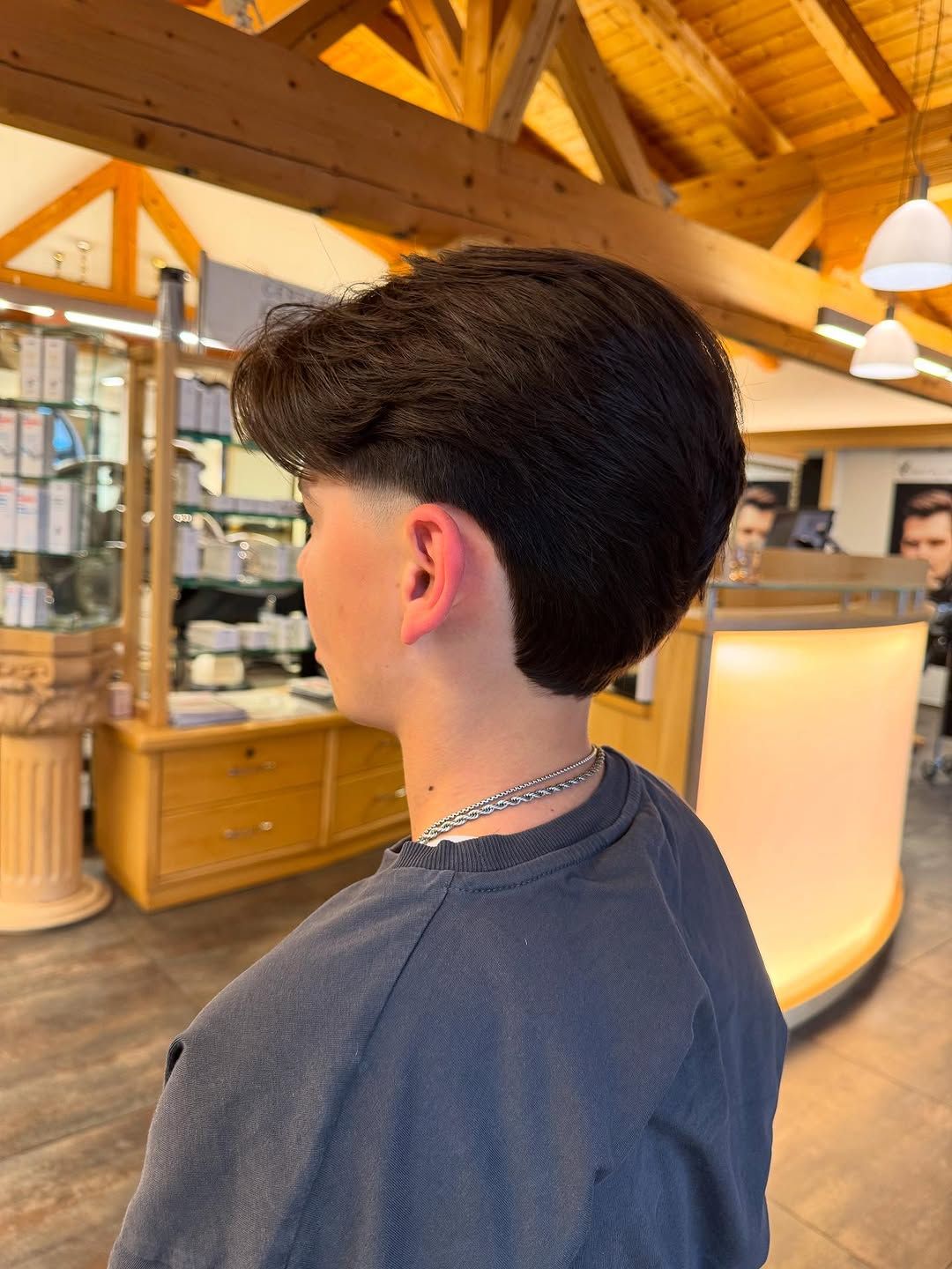 ✂️ Frischer Schnitt – Frischer Look! Ein moderner, cleaner Übergang mit Volumen – perfekt gestylt für einen coolen Auftr...